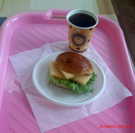 В мережі опублікували фотографії сніданків школярів Житомира