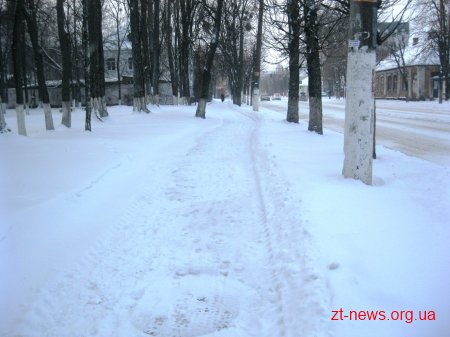 Для прибирання снігу на території міста задіяно 37 одиниць техніки