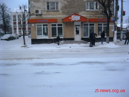 Для прибирання снігу на території міста задіяно 37 одиниць техніки
