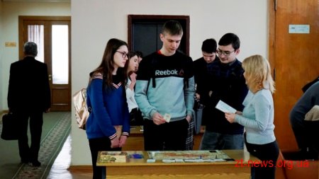 У Житомирській ОДА учні змагалися на знання подій революції 1917-1921 рр.