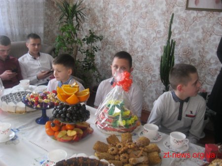 Родина, що виховує шестеро хлопчиків отримала власний будинок у Житомирі
