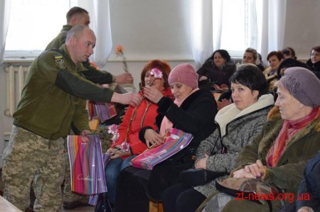 У Житомирі зі святом весни привітали матерів та дружин загиблих учасників АТО