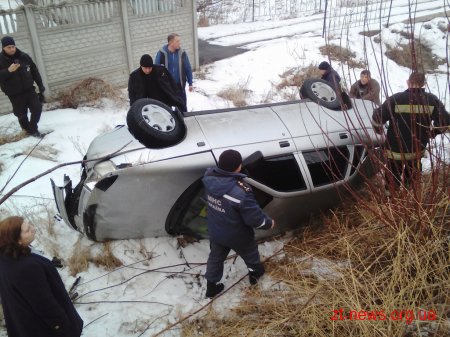 На Житомирщині водій ВАЗу не впорався з керуванням та вилетів у кювет