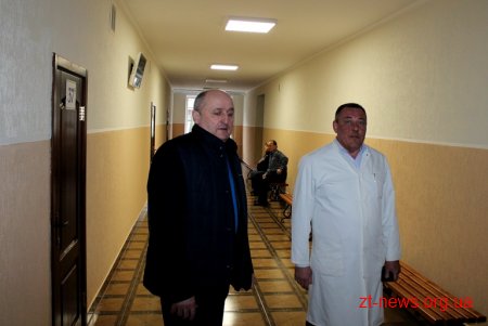 Володимир Ширма проінспектував ремонтні роботи у комунальних медичних установах