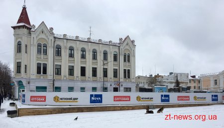 У Житомирі через погодні умови не можуть прибрати ковзанку з вулиці Михайлівської