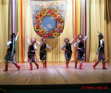 Зразковий ансамбль народного танцю «Колорит» відзначив 15–річчя