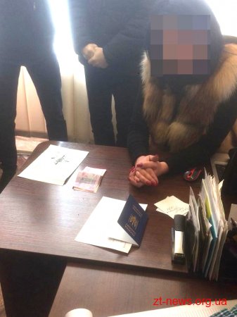 У Бердичеві керівник міграційної служби «торгувала» закордонними біометричними паспортами