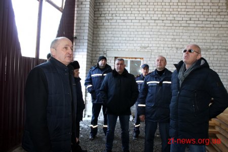 Володимир Ширма оглянув недобудоване пожежне депо в Пулинах