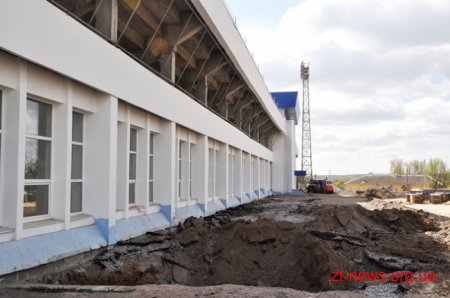 На стадіоні «Полісся» завершили будівельні роботи у тренерській та готують майданчик під палі