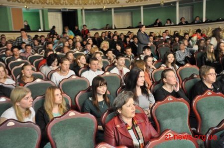 У Житомирі привітали 155 дітей-сиріт, які цього року стануть випускниками