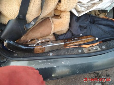 У Житомирі патрульні зупинили авто зі зброєю та наркотиками