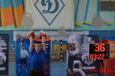 На минулих вихідних у Житомирі пройшов Чемпіонат України серед юніорів з гирьового спорту
