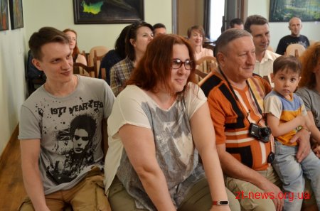 В Домі української культури відкрили виставку «Несу красу»