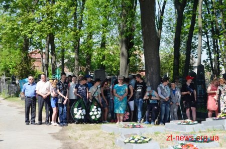 У Житомирі на двох військових кладовищах вшанували пам’ять загиблих в роки Другої світової війни