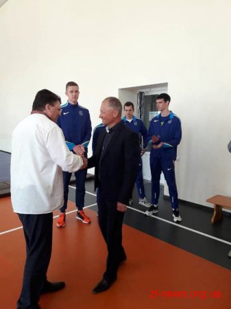 Міністр молоді та спорту України вручив посвідчення заслуженого тренера Ігорю Лонському