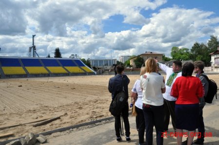 Ігор Гундич показав Міністру молоді та спорту, як відновлюють стадіон «Полісся»