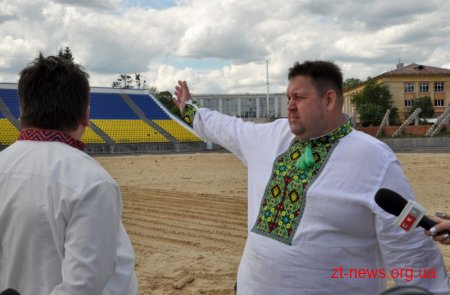 Ігор Гундич показав Міністру молоді та спорту, як відновлюють стадіон «Полісся»