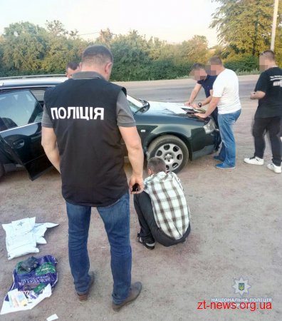 На Житомирщині поліцейські затримали організовану групу наркозбутчиків