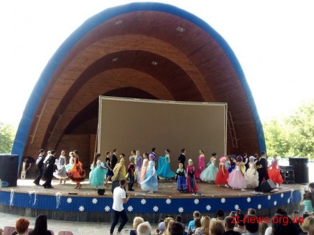 На сцені літнього театру "Ракушка" відбулася благодійна вистава "Крижане серце"
