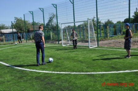 На базі гімназії у Високівській ОТГ відкрили новий футбольний майданчик