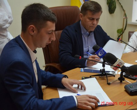 Сергій Сухомлин та Олексій Проноза підписали меморандум щодо впровадження проекту Публічні консультації