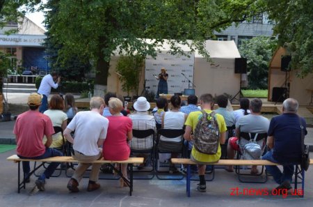 На вул. Пушкінській у Житомирі відбувся «Літературний stand-up»