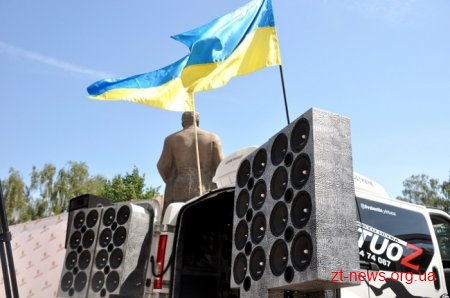 Найгучніша автівка України приїхала у Житомир, аби наочно проанонсувати заплановане у місті автошоу