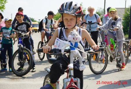 Понад 300 учасників взяли участь у велотурі «Зелене світло для велоруху в громадах»