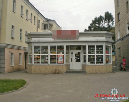 У Новограді-Волинському затримали чоловіка, який намагався винести касу з нічного магазина