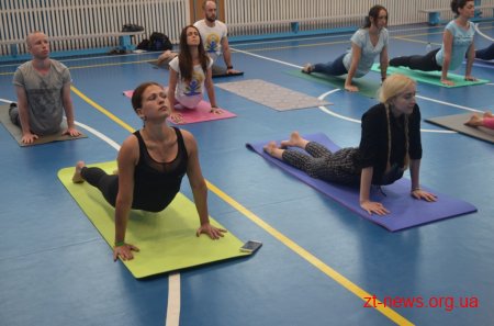 У Житомирі відзначають Міжнародний день йоги