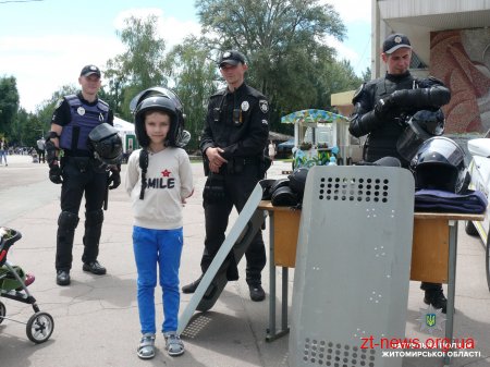 У Житомирі діти мали змогу відчути себе у ролі поліцейського