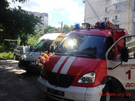 У Житомирі рятувальники вивільнили з зачиненої квартири 2 дітей, які знаходились без нагляду дорослих