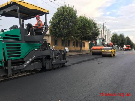 На вулиці Перемоги тривають роботи з капітального ремонту асфальтобетонного покриття