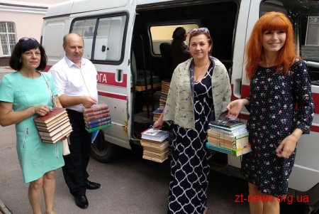 Понад 500 книг передали до бібліотечного фонду Житомирського геріатричного пансіонату