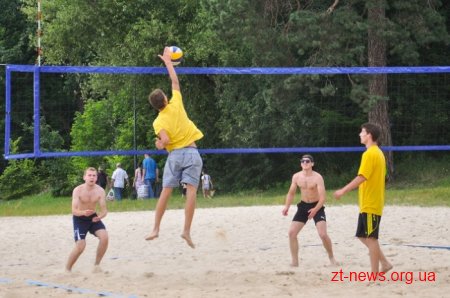 У Житомирі проходить чемпіонат області з пляжного волейболу серед чоловіків