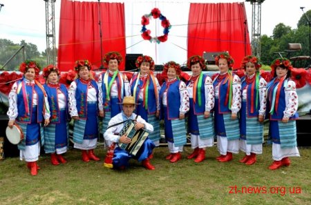 На Житомирщині відсвяткували розпал літа святом народної творчості «Маківка літа»