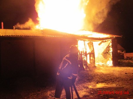 В Пулинському районі рятувальники загасили пожежу в сушарці деревної продукції