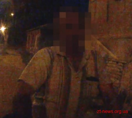 У Житомирі патрульні зупинили п'яного чоловіка, який їхав на мопеді разом з сином