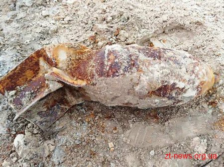 На Житомирщині шукачі металу виявили на полі фугасну авіаційну бомбу