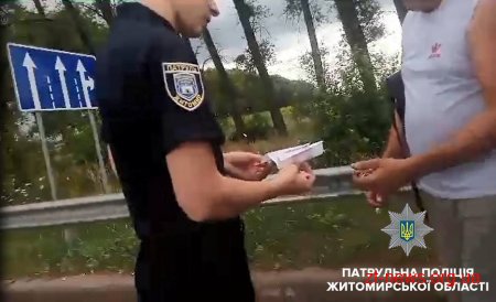 На Житомирщині далекобійник намагався підкупити поліцейських