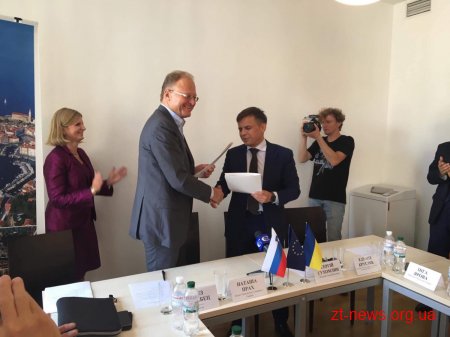 Сергій Сухомлин підписав договір з словенською компанією щодо будівництва сонячної електростанції