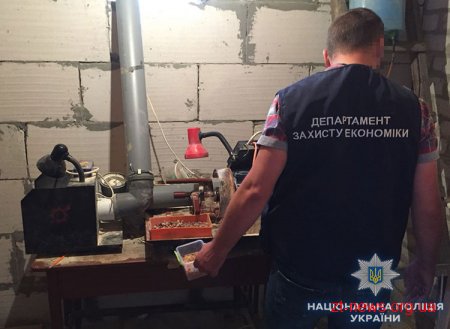 В Олевську правоохоронці викрили цех в якому обробляли незаконно видобутий бурштин