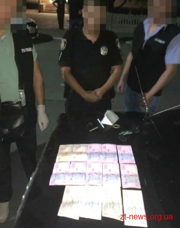 На Житомирщині працівник поліції пообіцяв відпустити нетверезого водія за хабар у 4 тис. грн.