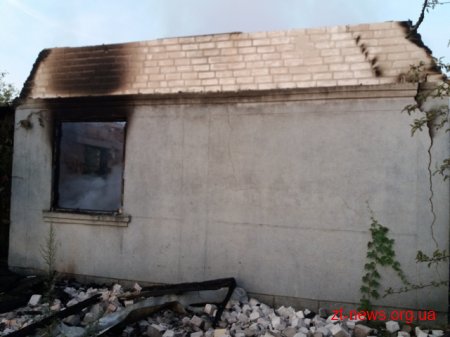 Під час пожежі в дачному будинку рятувальники виявили загиблого чоловіка