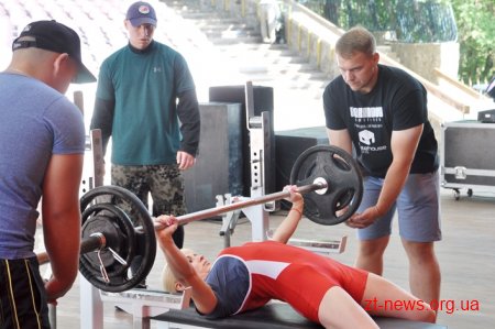 У Житомирі до Дня Незалежності пройшов Відкритий чемпіонат області з жиму лежачи