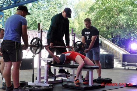 У Житомирі до Дня Незалежності пройшов Відкритий чемпіонат області з жиму лежачи