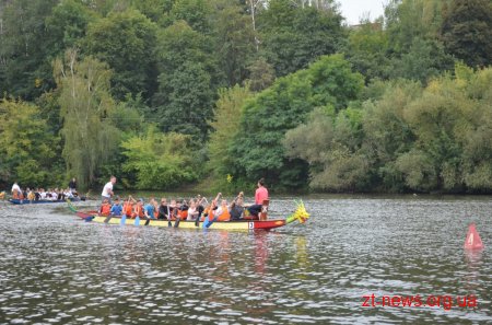 У Житомирі проходить спортивний фестиваль з веслування на човнах «Поліський дракон»
