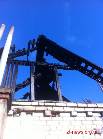 У Житомирі сталася пожежа в закинутому будинку