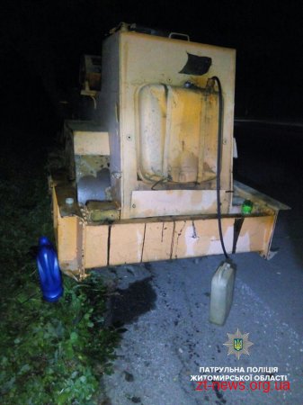 Осіб, які зливали паливо з дорожнього катка у Житомирі затримали патрульні