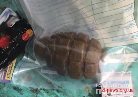 У Житомирі поліція вилучила з гуртожитку наркотики та гранату